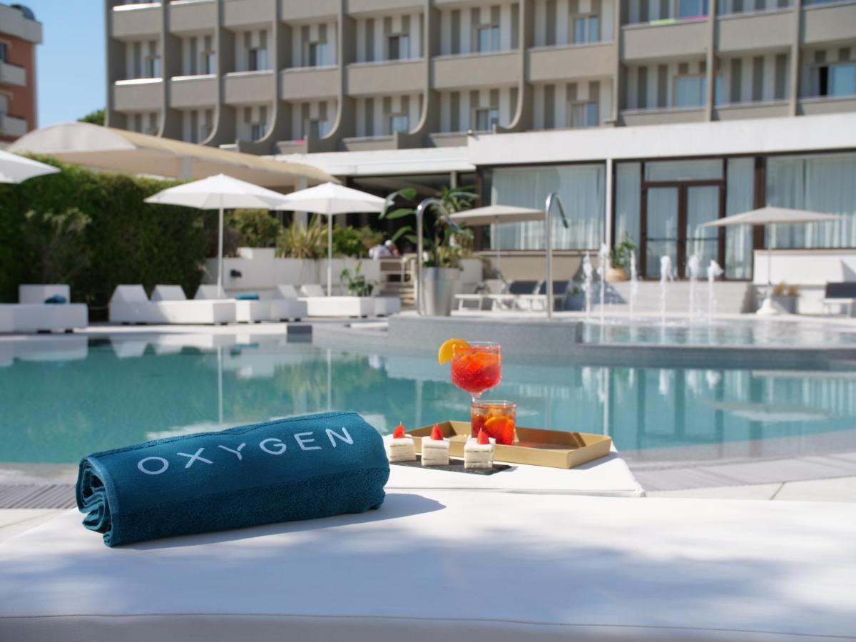 Oxygen Lifestyle Hotel Viserbella di Rimini Exterior foto